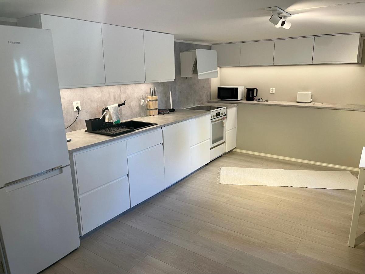 Appartement One Bedroom Basement In The *